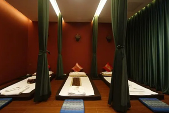 上海泰式按摩的被动瑜伽：当身体被折叠成诗